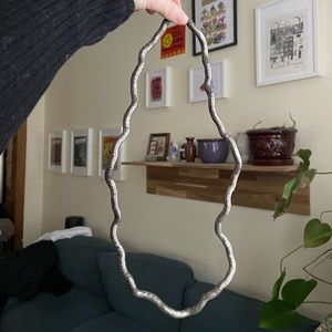 Flexible metal necklace